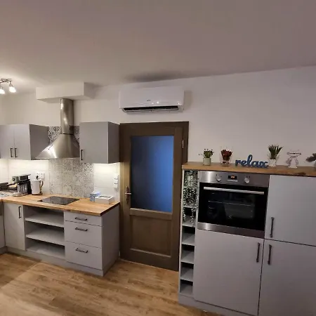Apartment Podkrovni Na Velkem Namesti S Wi-fi Zdarma Hradec Kralove