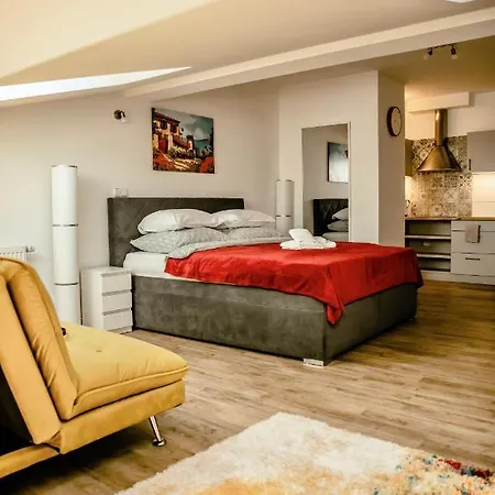 Podkrovni Na Velkem Namesti S Wi-fi Zdarma Apartment