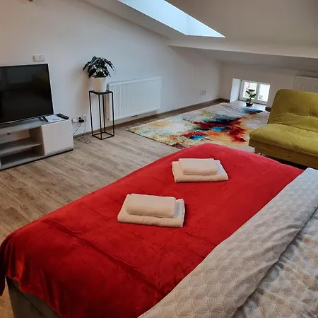 Podkrovni Na Velkem Namesti S Wi-fi Zdarma Apartment *