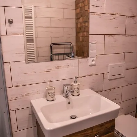 Apartment Podkrovni Na Velkem Namesti S Wi-fi Zdarma Hradec Kralove